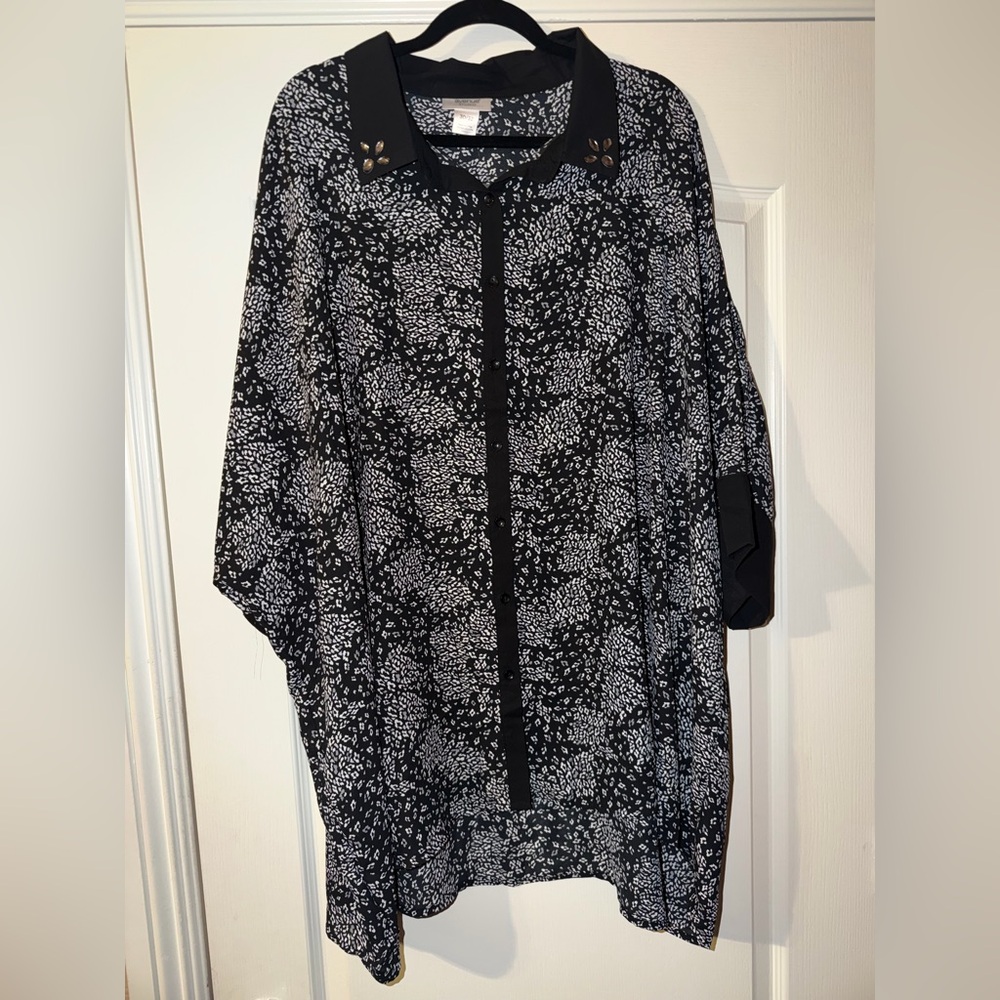 Avenue Black and White Floral Blouse